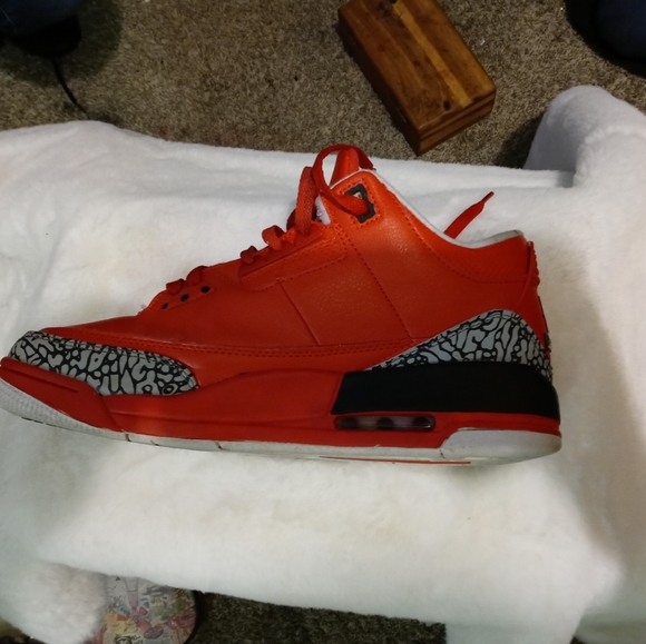 Pair of DJ Khaled Retro3 Jordan's - Picture 4 of 9